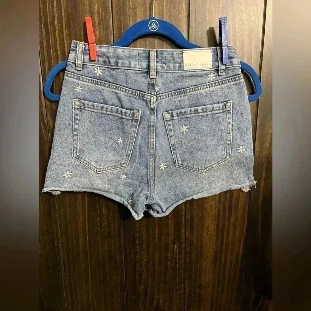 Blue Jean shorts/ white flowers - Picture 6 of 7